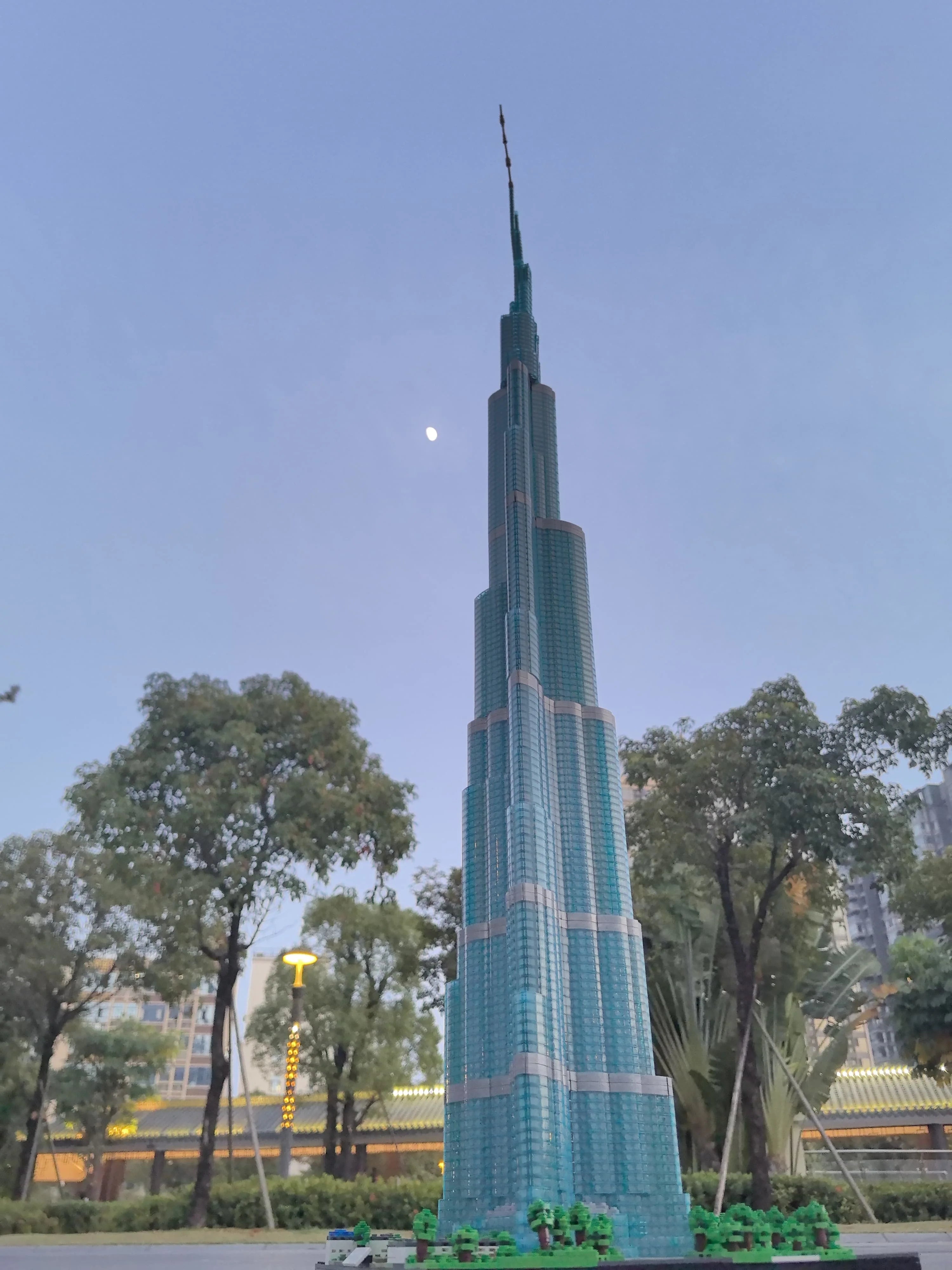 MOC 104784 Dubai Burj Khalifa Scala 1:500 Edificio modulare grattacielo 7400PCS [Pre-vendita]