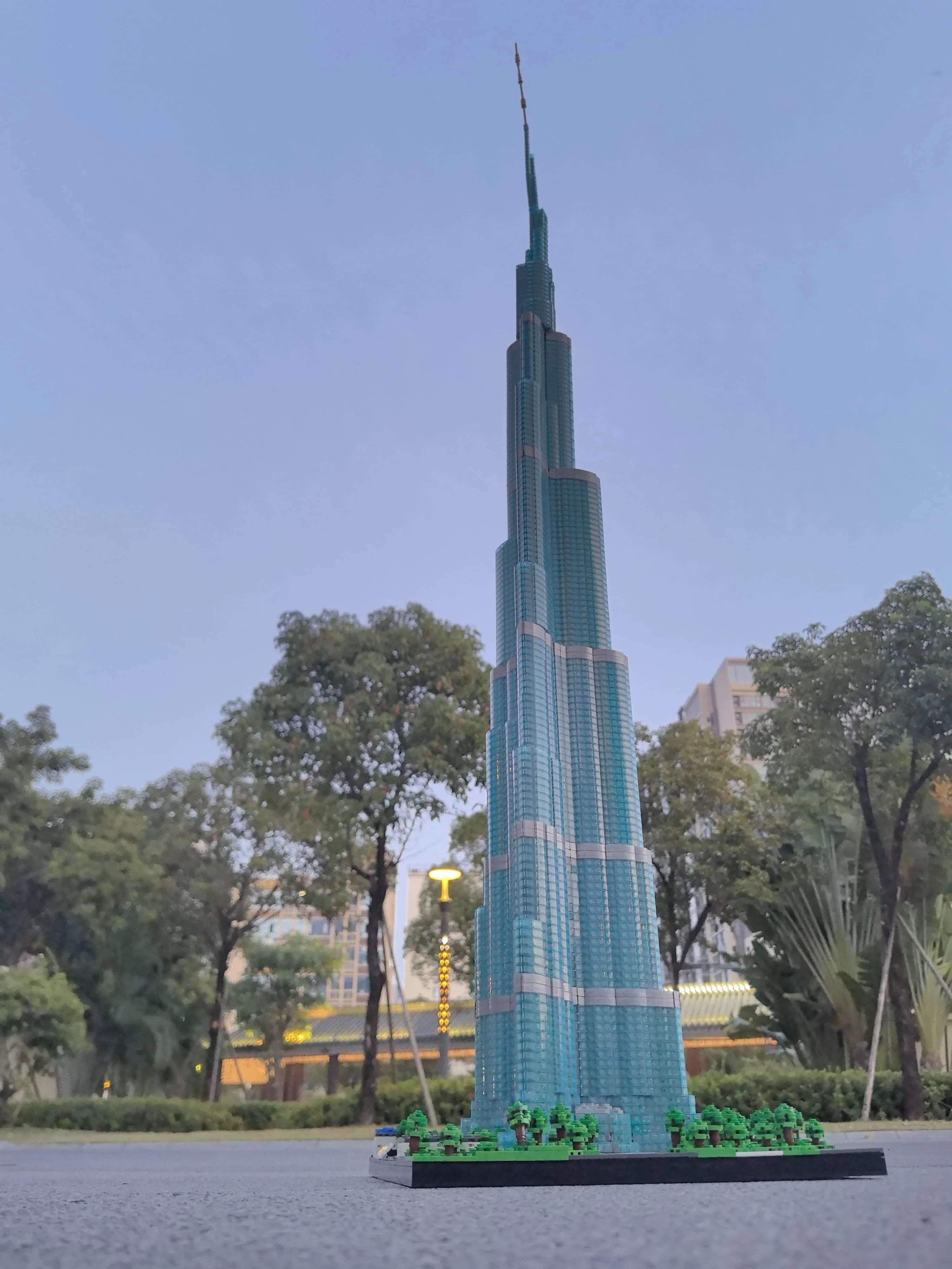 MOC 104784 Dubai Burj Khalifa Scala 1:500 Edificio modulare grattacielo 7400PCS [Pre-vendita]