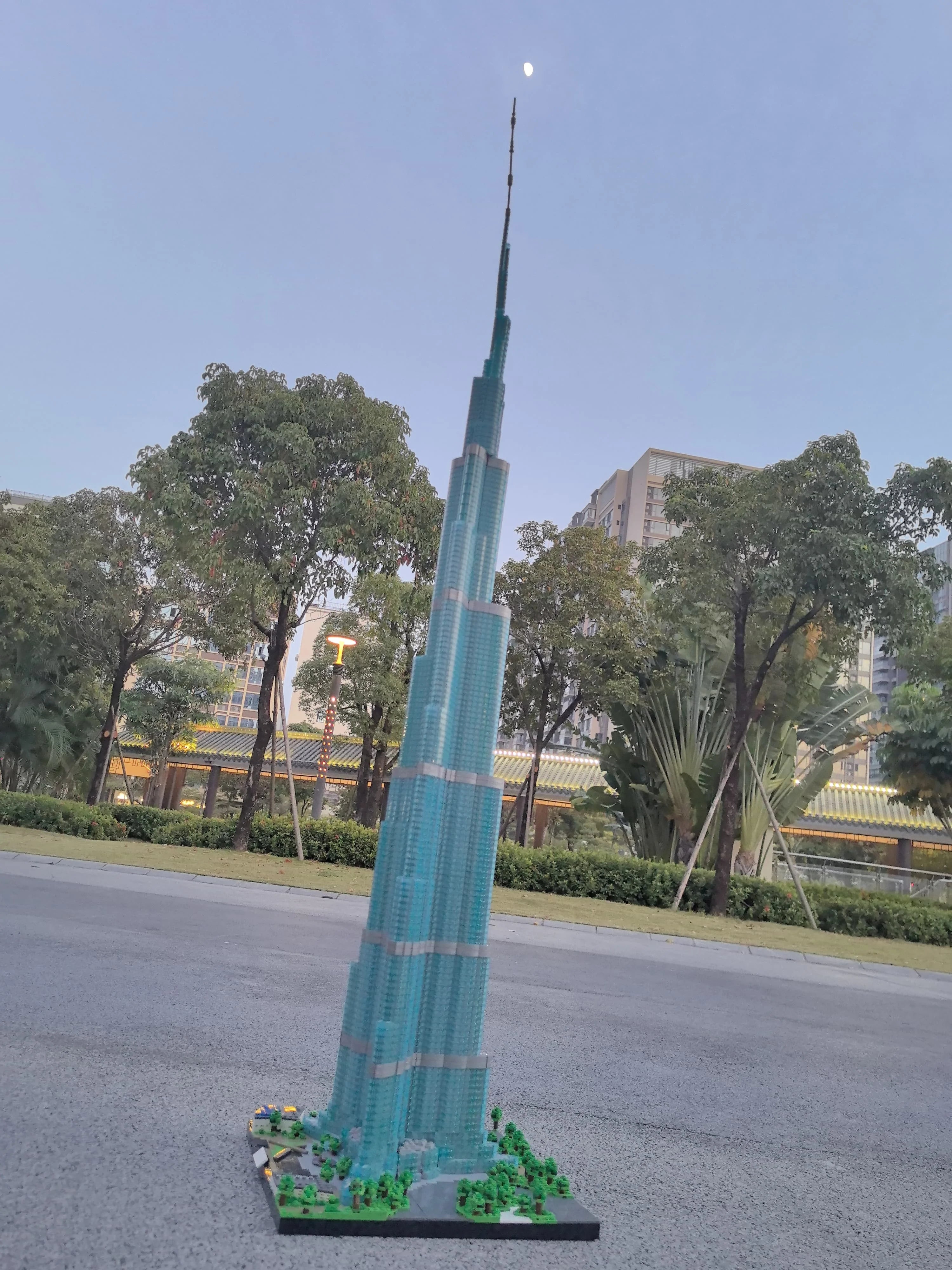 MOC 104784 Dubai Burj Khalifa Scala 1:500 Edificio modulare grattacielo 7400PCS [Pre-vendita]